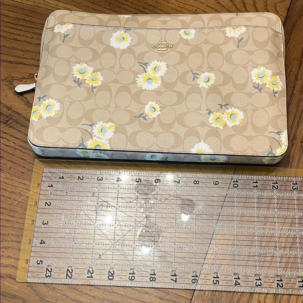 Coach Laptop Sleeve In Signature‎ Canvas With Daisy Print